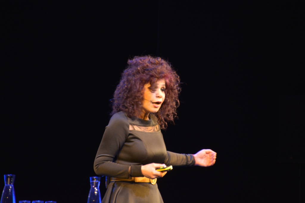 icthealth_NL's tweet photo. Masi Mohammadi werkt met deelacademie aan een empathische, meedenkende woonomgeving die de zelfredzaamheid van mensen met dementie ondersteunt en stimuleert.
"Het huis als mantelzorger." #ICTH23 #icthealth https://t.co/X444gBrha9
