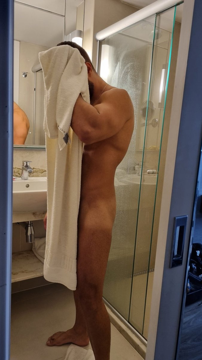 machinecarioca's tweet photo. Bom dia ✌️😻 
#banho #carioca #sarado #pelado #Moreno #bunda #nudes #homem https://t.co/zdMAgCdJYH