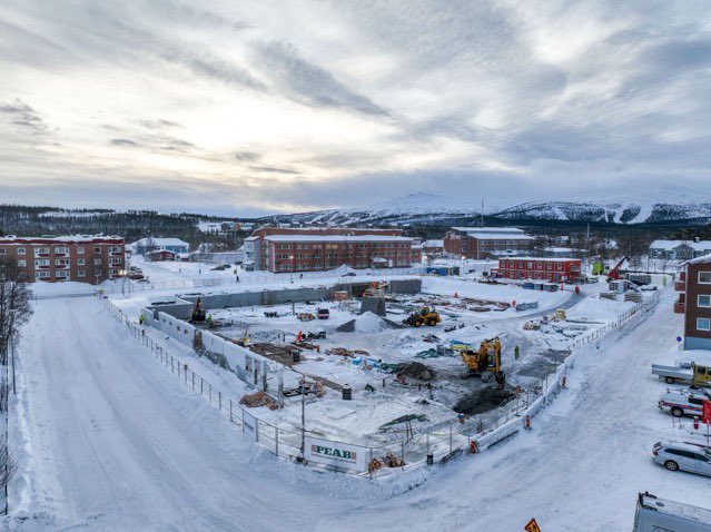 WesleyOverklift's tweet photo. "#Gladan" is one of our most prestigious projects in #Gällivare and is one of the biggest construction projects in northern #Sweden. This project is going to give the city center such a face-lift when completed in 2024! Also, look at the view these new apartments will get. #LKAB https://t.co/K0Fp6IifLm