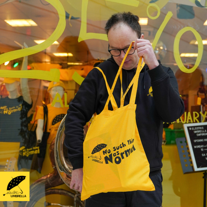 electricbrolly's tweet image. Electric Umbrella tote bags! 🛍️

Perfect for carrying your shopping after you've 𝙙𝙖𝙣𝙘𝙚𝙙 𝙩𝙤 𝙩𝙝𝙚 𝙨𝙝𝙤𝙥𝙨 🎵

Visit our Emporium or head over to our online store to get yours today!

🔗 electricumbrella.co.uk/store/