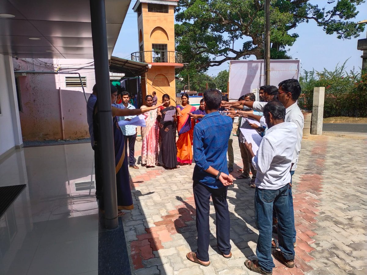 n_gudalur's tweet photo. LEPROSY AWARENESS &amp; UNTOUCHABILITY ERADICATION PLEDGE 
#My_Waste_My_Responsibility #IndiaVSGarbage #SwachhSurvekshan2023 #HaraGeelaSookhaNeela #swachhatakedorang #SwachhAmritMahotsav #SwachhthaKaUpahaar https://t.co/TXZ04lpZhH