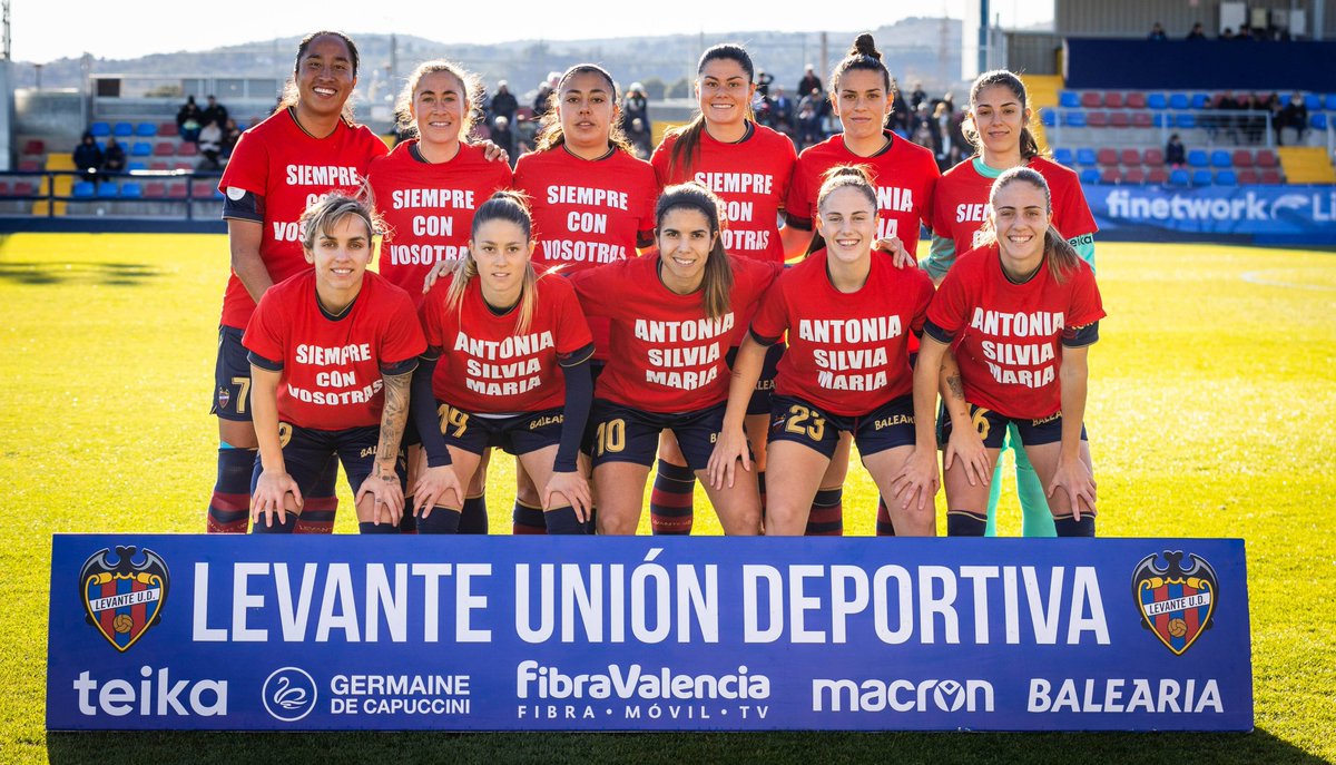 Ocho victorias seguidas ✌️🏽✖️8⃣... y ni una de ellas, ni un solo gol, habría sido posible sin vosotras

💙 <a href="/antoniasilvaa/">Antonia Silva 🍀</a> <a href="/LlorisSilvia/">Silvia LLoris</a> <a href="/marialv55/">María Valenzuela</a> <a href="/AndreeaParaluta/">Andreea Paraluta</a> ❤️

⌛️ Contando los días para volver a juntarnos en el terreno de juego

#OrgullGranota #FinetworkLigaF