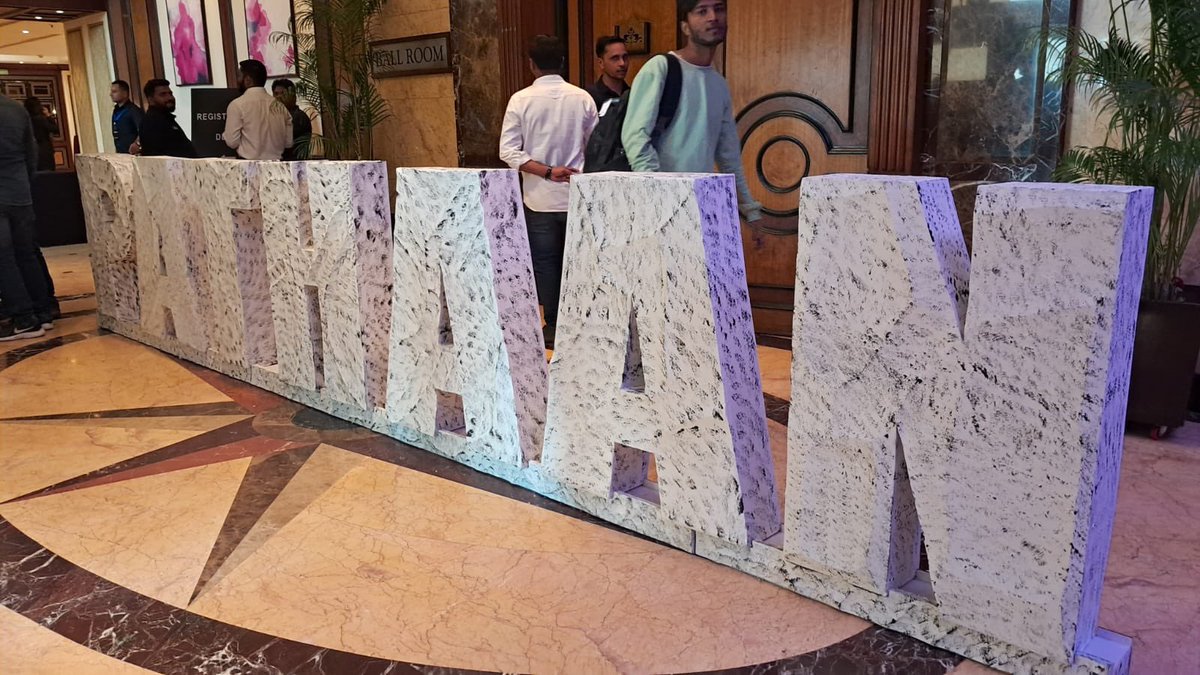 SASrkians's tweet photo. The stage is set. In a few minutes the cast of Pathaan will meet the media for the very first time after the HUGE success of the film. 😍😍✨✨
#Pathaan #PathaanMovie #pathaanboxoffice #Pathaanevent #PathaanReview #PathaanDay https://t.co/yB9tj4Qzdo