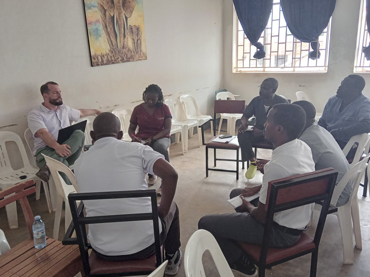 MUST_EM's tweet photo. Medical education session on 'Teaching small groups' with Dr. Flanery.
#whyMUSTEM
#futureemergencyphysicians https://t.co/bZzoPkQyVN