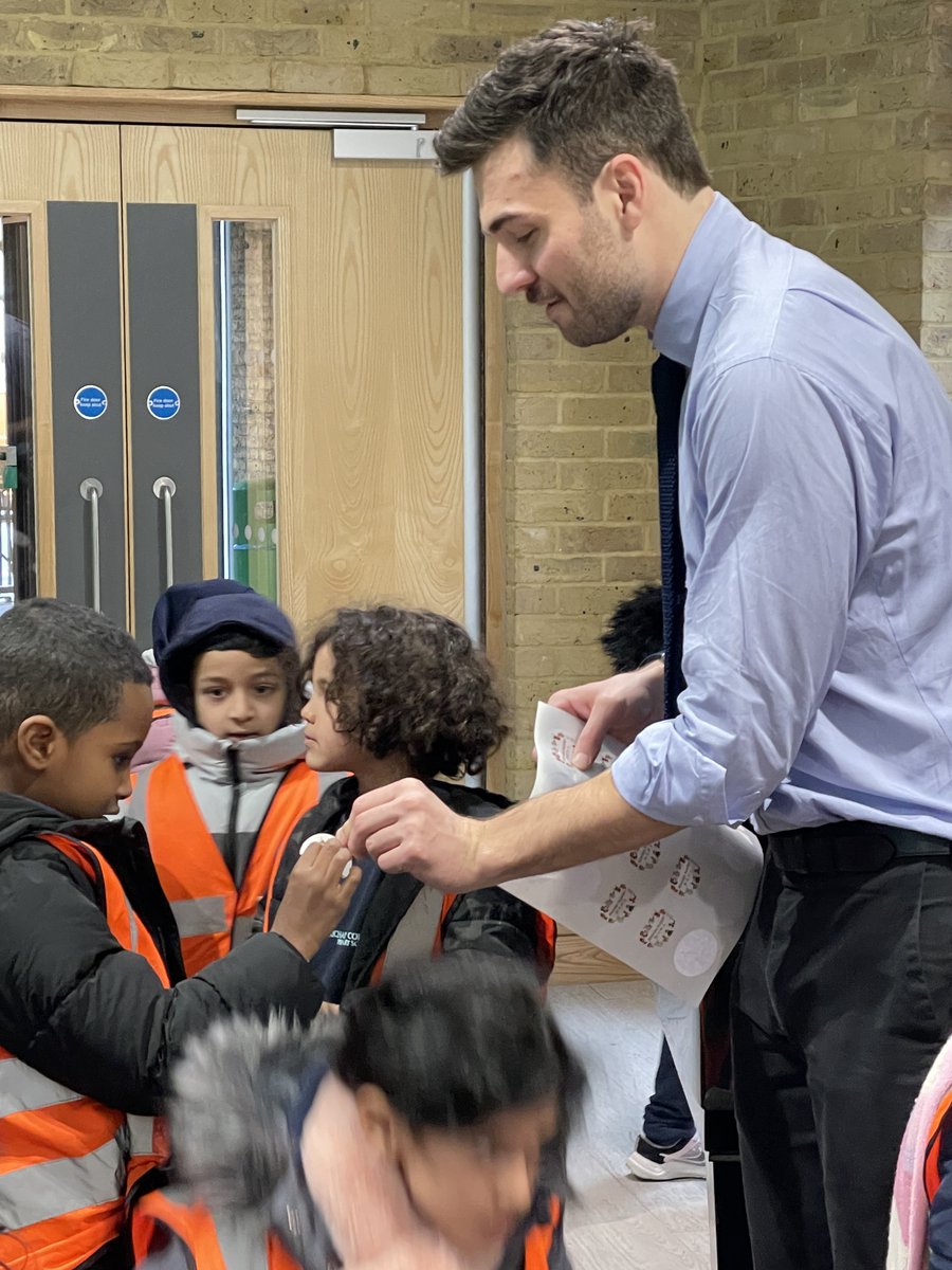 CavendishSchool's tweet photo. Lunar New Year celebrations continue: our Mandarin teachers gave a series of workshops to our Y2s and the Y2s from our partnership school, Richard Cobden. Everyone learnt a lot and had a great time! Thank you @dragonsteaching!
#camdenschool #PartnershipSchool #BestGirlsSchool https://t.co/4y7Xqn9pkN