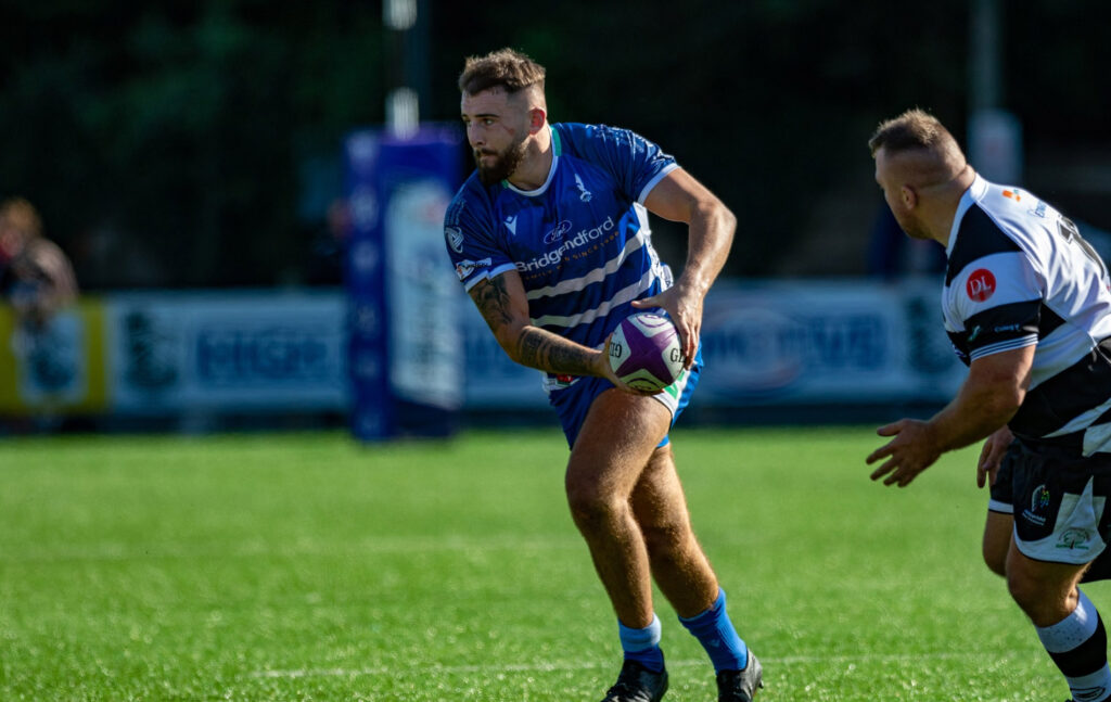 bridgendravens's tweet photo. 𝗠𝗮𝗻 𝗼𝗳 𝘁𝗵𝗲 𝗠𝗮𝘁𝗰𝗵 ⭐

You voted @OldingHarry as your Supporters' Man of the Match following Saturday's home win over Newport.

Congratulations, Harry! 

🔵⚪ https://t.co/QqLgnazXKa