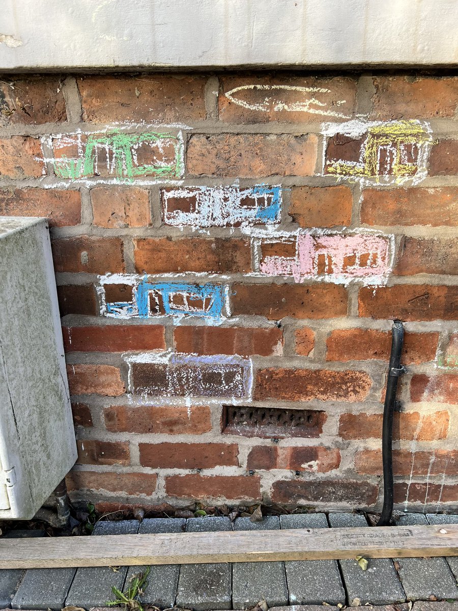 DGRBusAdventure's tweet photo. No major bus hopping this weekend so a bit bus art instead, introducing Daniel’s #BrickBus ©. I’m informed there is @trentbartonland @arrivamidlandsE @Kinchbus and @NCT_Buses on the wall so far. #DanielsBusAdventures https://t.co/DVnkMsUNlX