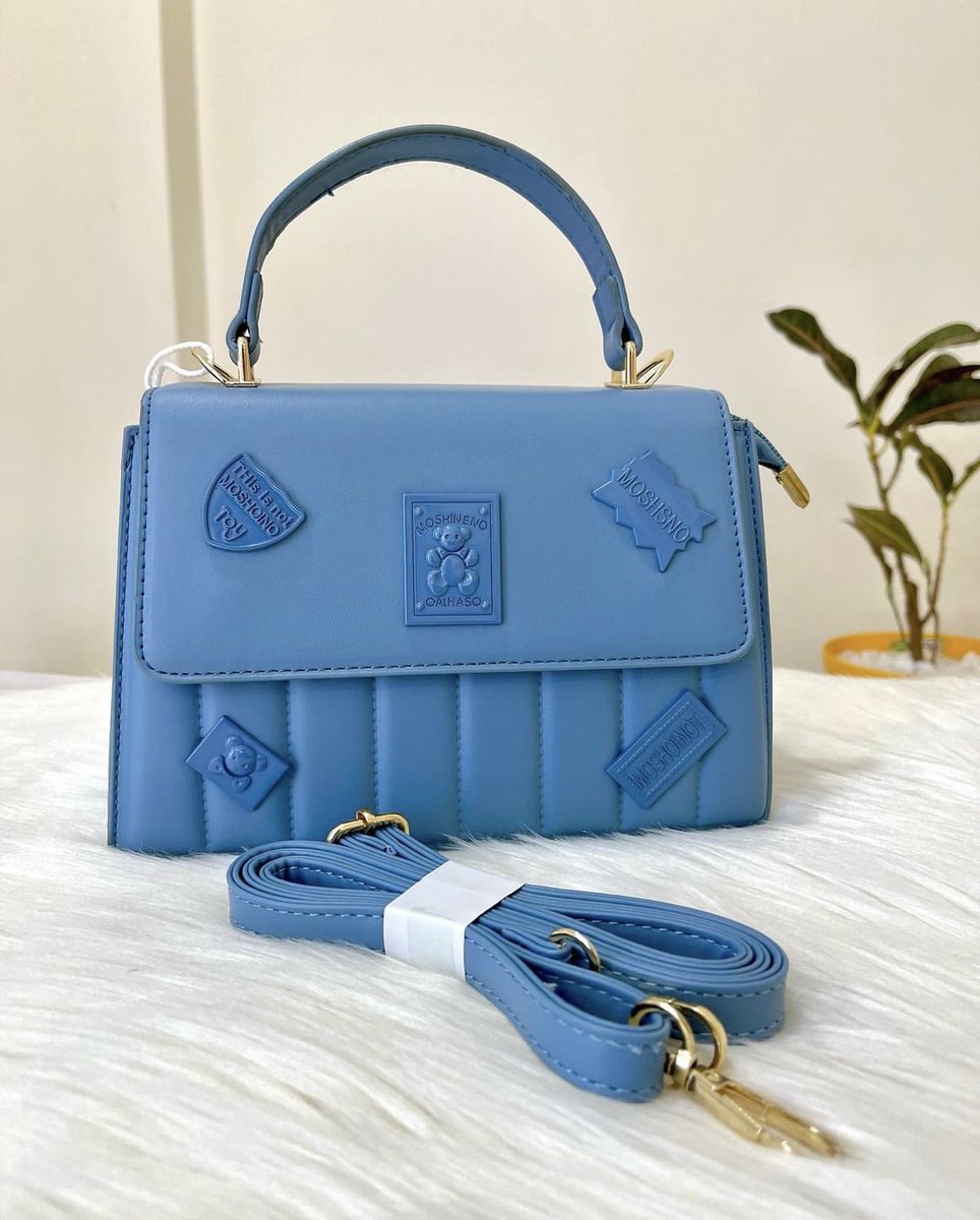 MethiaLydiaN's tweet photo. A handbag 👜 for your lady this Valentines💌 

DM or call 0777247111 to place your order. https://t.co/I9VYo5Acb9