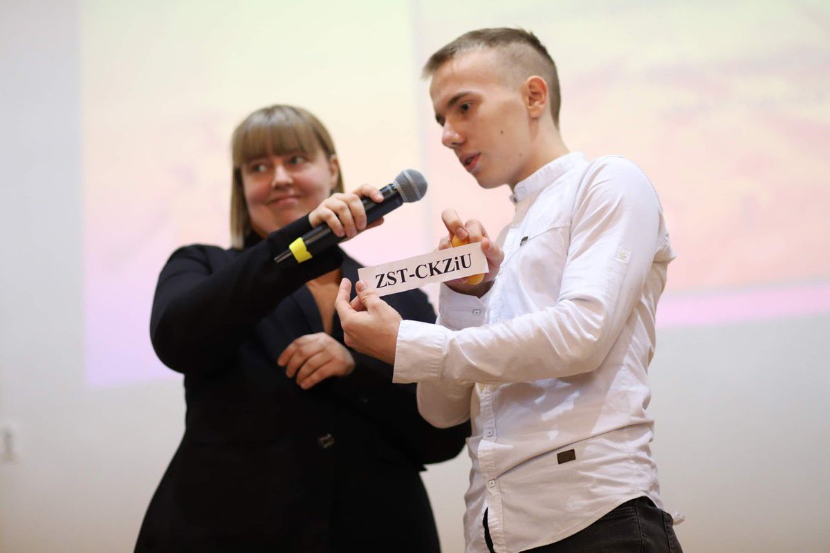 mrm_leszno's tweet photo. Kolejna runda✔️ Leszczyńskiej Ligi Debat Oksfordzkich już za nami! We wtorek, 24 stycznia🗓, uczniowie leszczyńskich szkół, debatowali między sobą nad postawionymi tezami w 📍auli l Liceum Ogólnokształcącego w Lesznie. 

#Leszno https://t.co/KSIeObQTg9