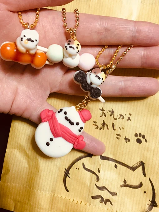 あとモコお迎え作品③
甘味処さん(@qrou)お団子各種ねこちゃんうさちゃんアクセサリーなど
あと自分が描かせていただいたイラストを使ってくださったポストカードも現物拝めてうれしい🙌
写真に載せきれてない作品やお話もありがとうございました!どれもかわいいがいっぱいで美味しそう! 