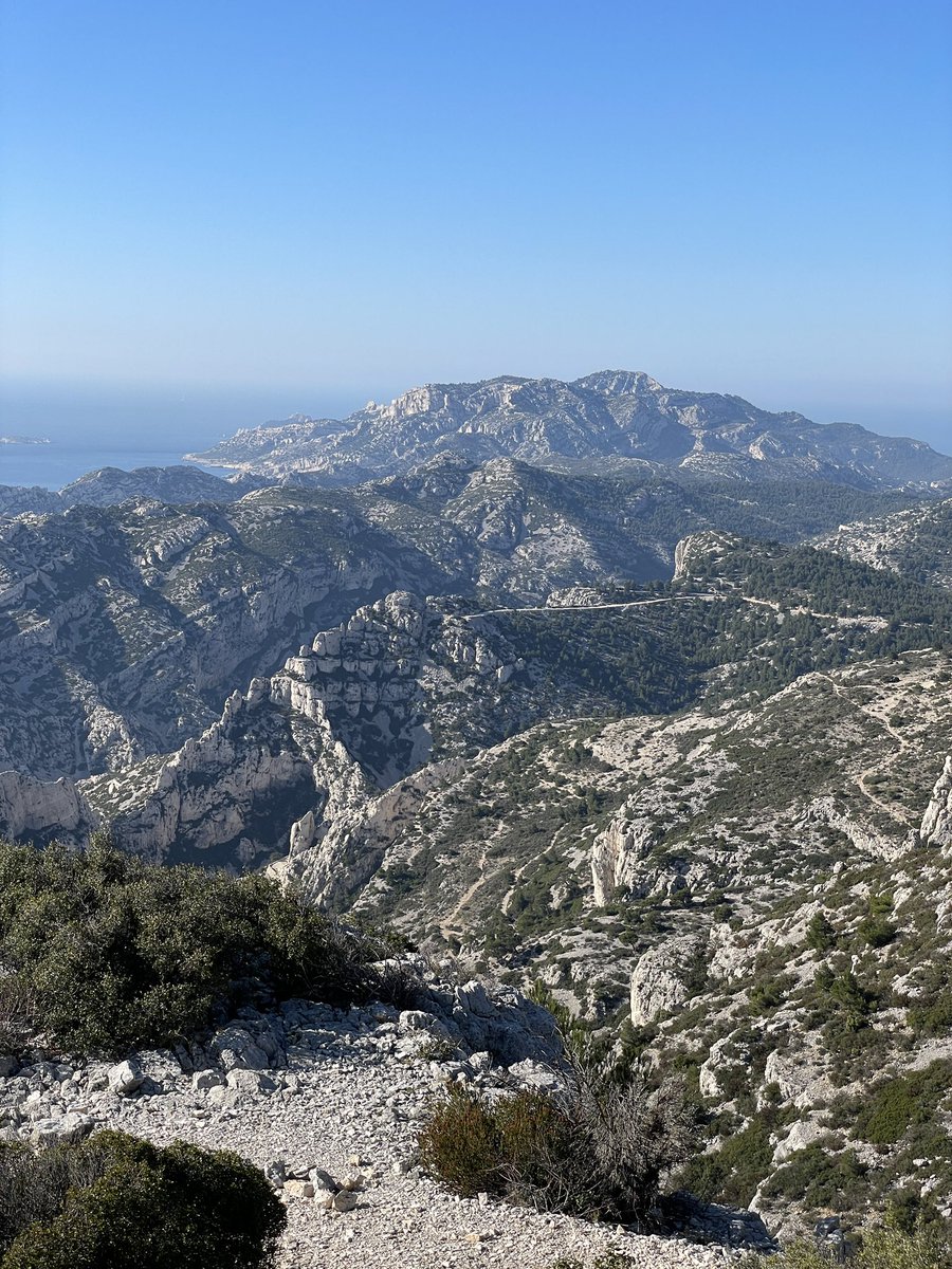 Crête de Morgiou, Col des Escourtines, Col de Sormiou, Col des Beaumettes, Col de Cortiou 🤩💙💚 #Marseille #ParcNationaldesCalanques