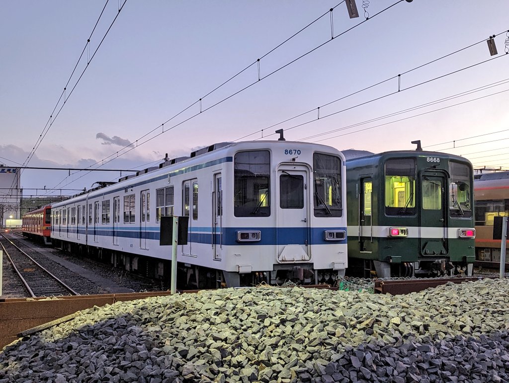 Rail_Channel's tweet photo. 2023.1.30の #春日部支所
#8570F が移動。8570Fの後ろに居た #105F も移動し検修庫へ。あとは #姫宮 にネコちゃんが居たぐらいかな？ 結構鳴いてた
#8000系 #8568F #8577F #100系 #スペーシア https://t.co/rrn08f0EDN
