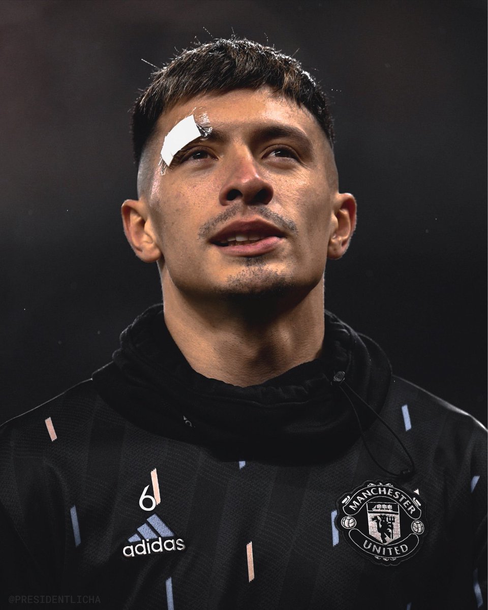 UTDTrey's tweet photo. The best player, CB and a DM in the world all play for Manchester United❤️ https://t.co/czbuqFhlrl