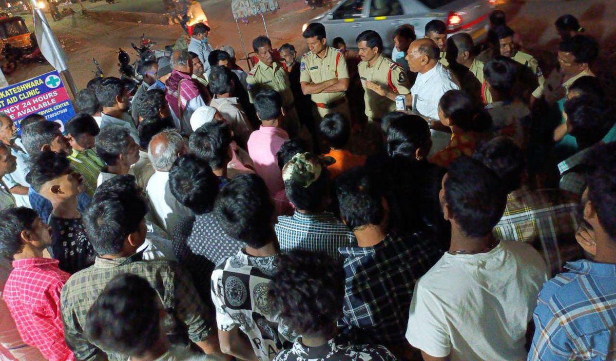 community policing at singareni huts by si shivaji along with patrol car 3 staff