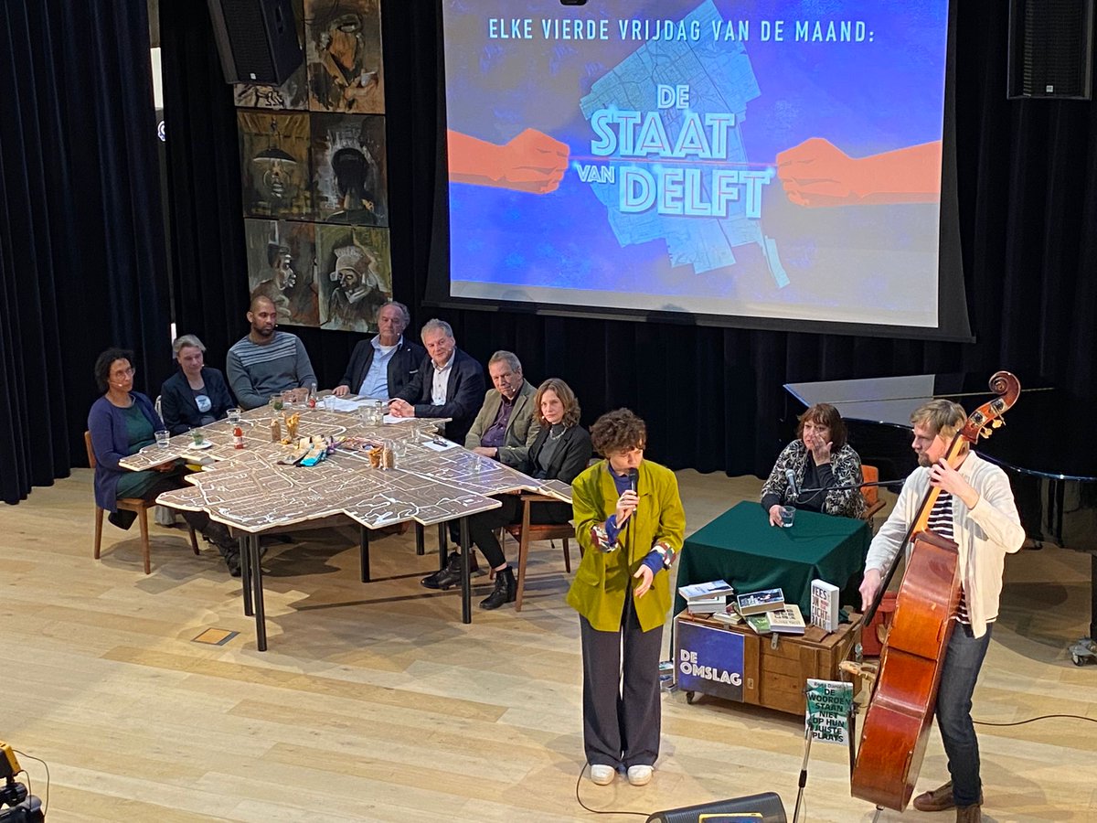 VAKdelft's tweet photo. Afgelopen vrijdag de eerste Staat van Delft in OPEN. We spraken met het panel over armoede in Delft,er was een muzikaal intermezzo van Luca Warmer en een boekenkist met tips. Volgende maand weer over de woningmarkt in Delft.

#Staatvandelft #delft #opendelft https://t.co/rN7yu4EF2k