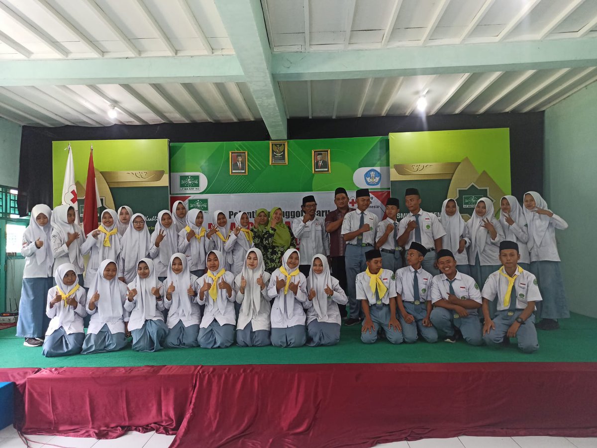 PMIRembang's tweet photo. Pelantikan raya pengurus PMR Unit di SMK NU Lasem. (17/1/2023). https://t.co/85JrcbyMwL