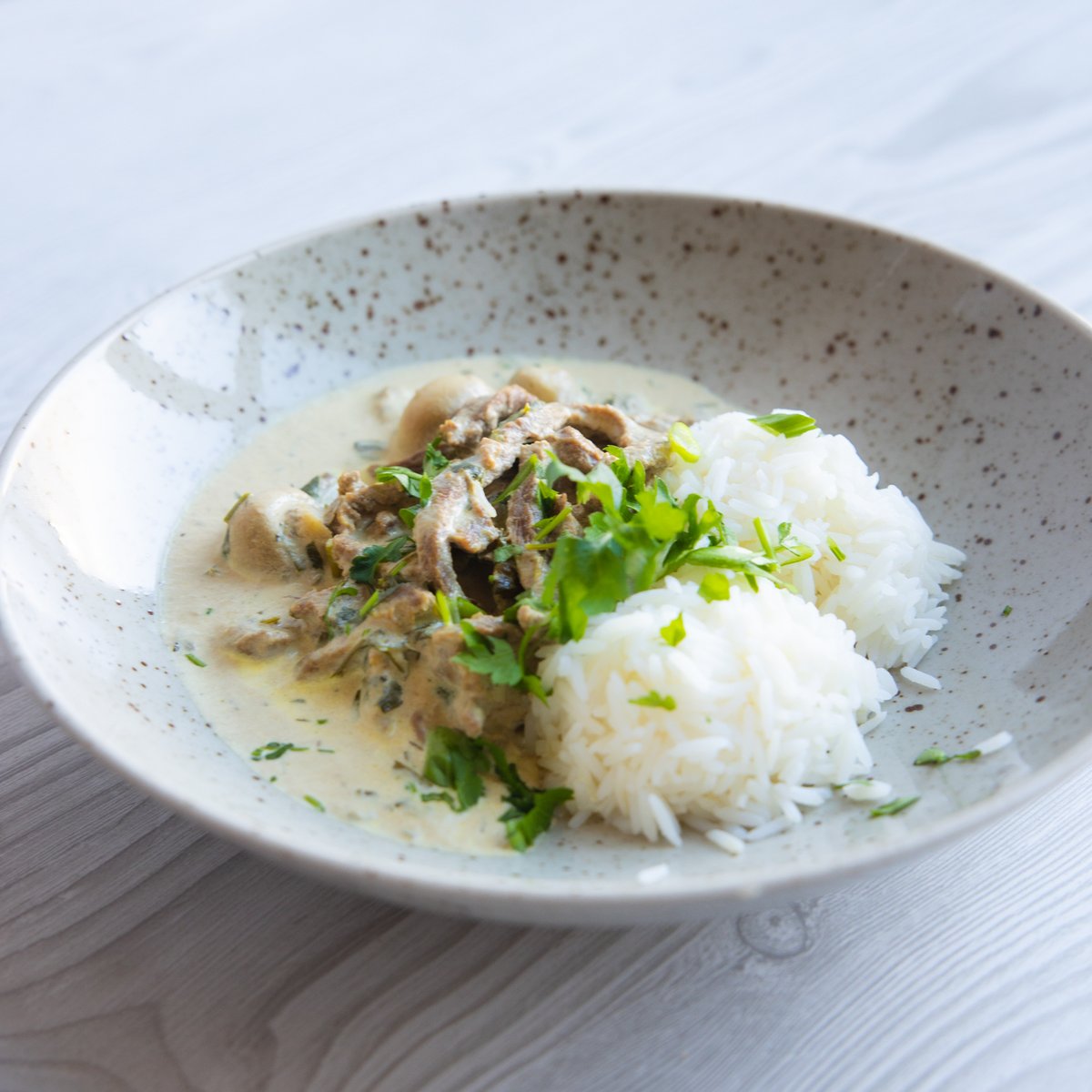 Have you tried our new Beef Stroganoff? Protein-rich beef in a tangy stroganoff sauce - delicious! Contains only 451 Cals and a whopping 35gr of Protein! 

#ourmissionisgoodnutrition #eatwell #healthylifestyle #mealprep #healthyeating