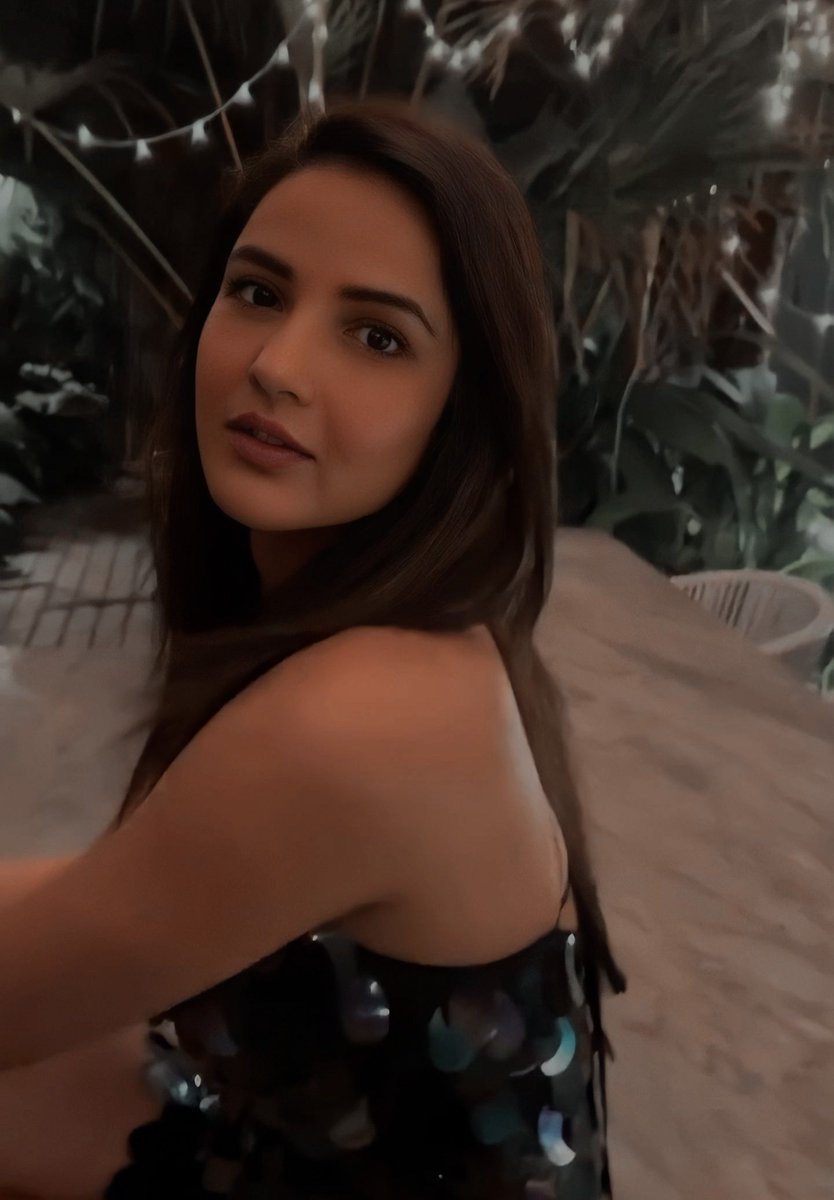 This tweet is just to appreciate Jasmin's existence✨

#JasminBhasin #Jasminians #Warning2