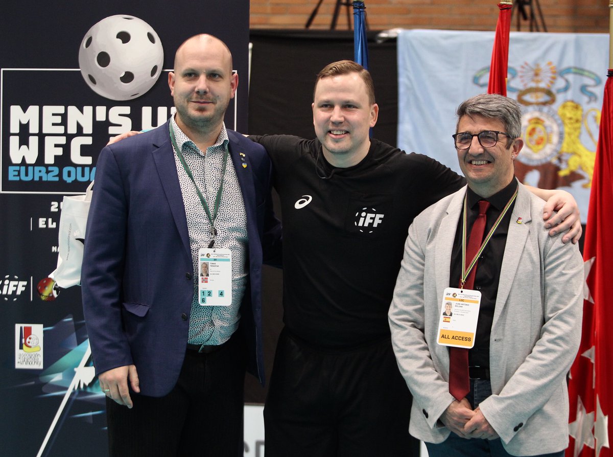 🌍 Starptautisko spēļu loga laikā Latvijas tiesnešu pāris Mārtiņš Larinovs / Aivars Māliņš tiesāja PČ vīriešiem U19 kvalifikāciju Spānijā. 27. janvārī aizvadītais mačs starp Spānijas un Igaunijas junioriem Larinovam bija 200. uz starptautiskās skatuves. #floorball #florbols