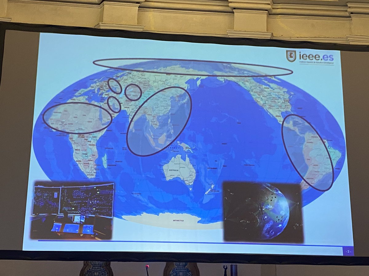 Comienzan las jornadas sobre #Derecho, #defensa y #ayuda humanitaria, una colaboración necesaria, organizadas por María Martinez en la Fac. De CC. Juridicas y Sociales de #Toledo. Muy interesante la conferencia sobre #geopolítica del coronel Jose Ignacio Castro del <a href="/ieee_es/">IEEE</a>