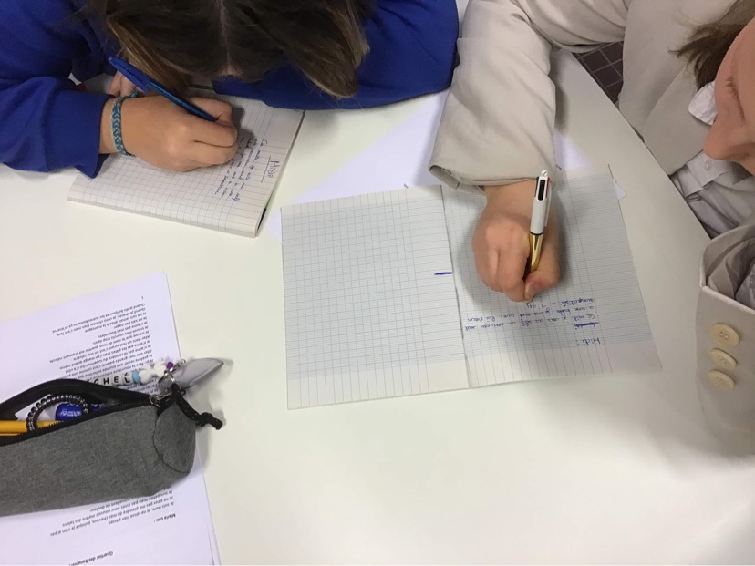 1ère semaine de résidence artistique avec @christotostain pour les 4e du <a href="/ClgBarbey/">ClgBarbey</a> de #SaintSauveurLeVicomte. Projet d'écriture théâtrale "Rencontre et croisements" lancé : 4 quartiers, 9 personnages, des secrets et des mystères ! La suite les 2 et 3/03/23. #PEAC <a href="/daac_normandie/">DAAC-Normandie</a>