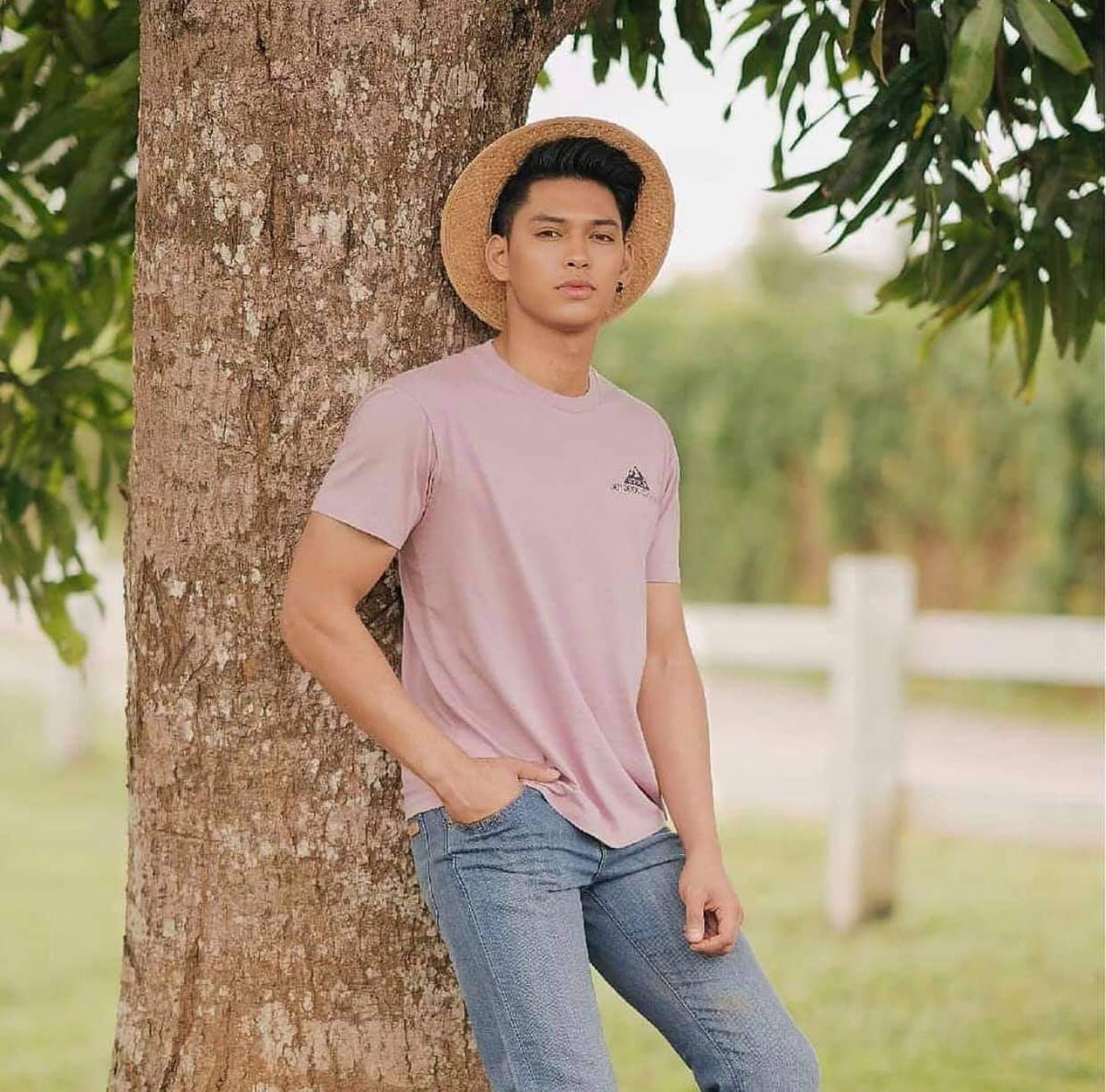 MaximCho2's tweet photo. Fashionable Ricci Rivero https://t.co/p9q9eOvlcK
