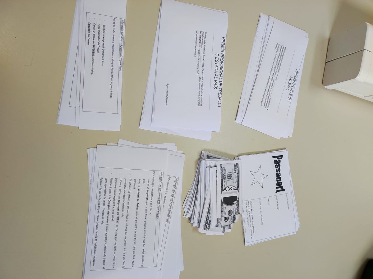 DanielHouses's tweet photo. (2/3) del sou mínim...
Ara toca la immigració... a través d'un joc on es ficaran a la pell de diferents immigrants amb diferents nacionalitats que han d'arribar als estats Units... Ja us explicarem el resultat!
Cada activitat ve acompanyada d'una posterior introducció teòrica https://t.co/VsvzNqtFGc