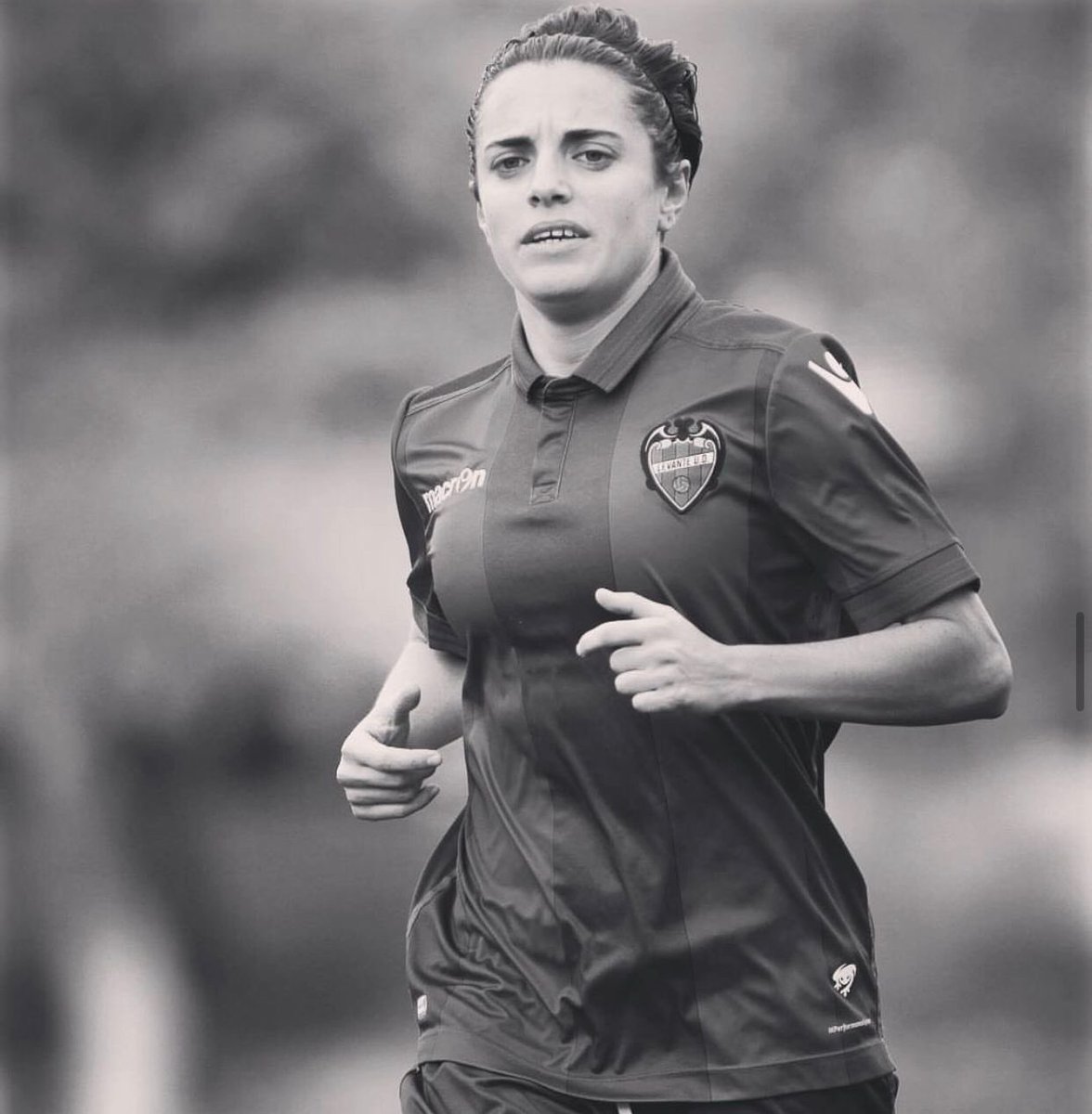 Cotif's tweet image. 👟 La centrocampista @albameri10 ha colgado las botas 🥺.

🔍 Pasó en más de una ocasión por el #COTIF con el Levante Femenino.

⚽️ Autora de un gol en el primer partido femenino de la historia del torneo.

🏆 Ganadora en 2012 y 2013.

🙌🏻 Mucha suerte en esta nueva etapa, Alba 🙌🏻