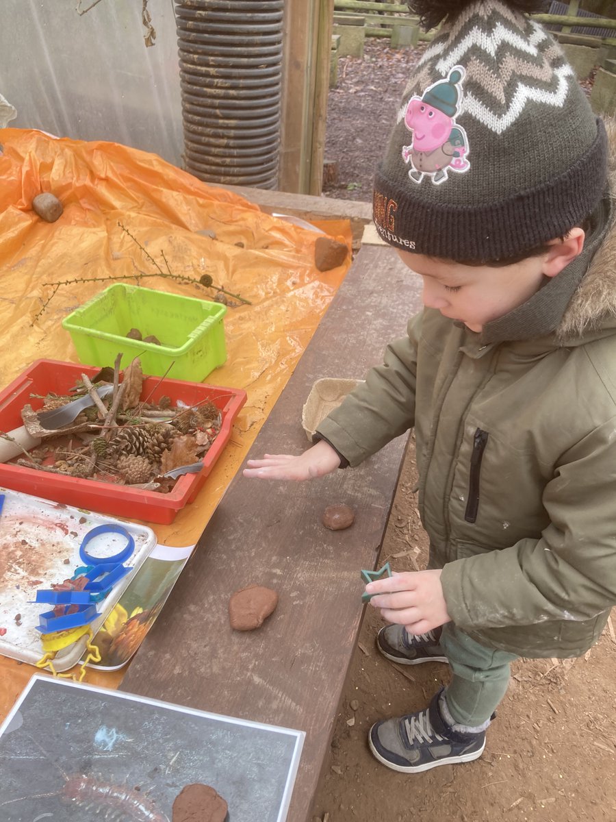 RoslistonEnvEd's tweet photo. Saplings creating clay creatures at Rosliston Forestry Centre. Next week: Stone painting๐๏ธ
Drop into these sessions Wednesday's 10.30 am -11.30.
For more information email us at: rosliston@southderbyshire.gov.uk
#outdoorlearning #nationalforest #saplings #SDwhatson #RRSTEM https://t.co/0LBpQ6b7SE
