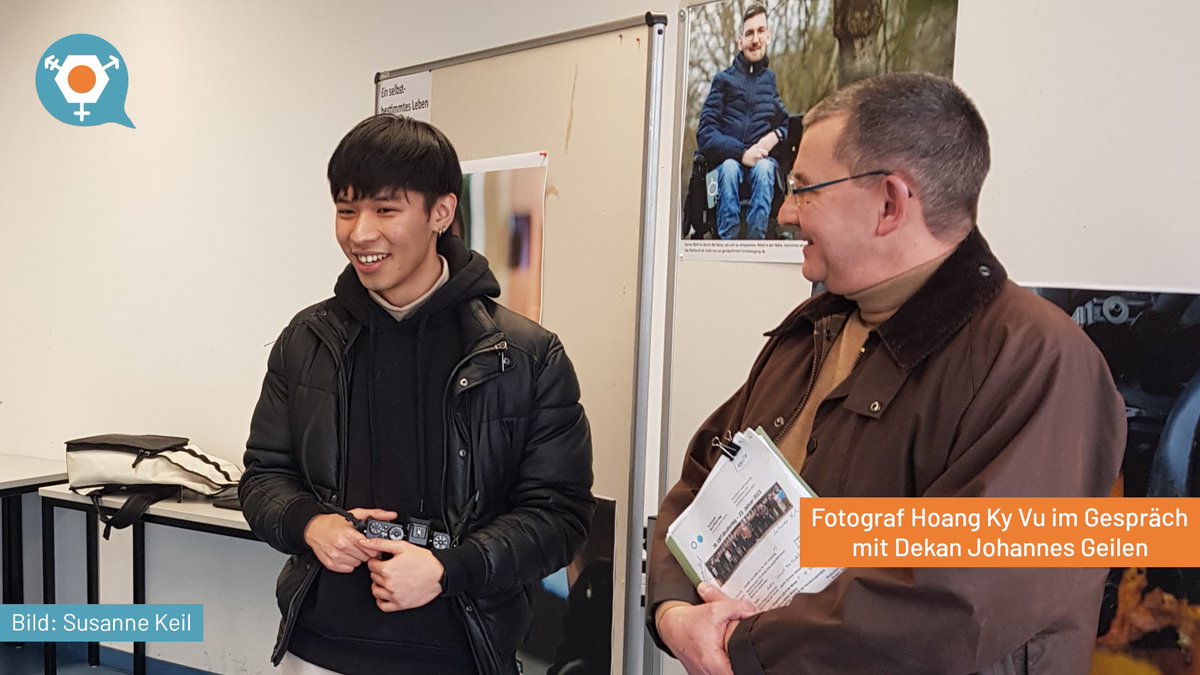 Dazu möchten wir noch einige Impressionen von der  Ausstellung präsentieren.
Die "Technikfotos aus neuen Perspektiven" entstanden von <a href="/h_bonnrheinsieg/">Hochschule Bonn-Rhein-Sieg</a>-Studierenden unter Anleitung von <a href="/SusanneKeil/">Susanne Keil</a>, Juliane Orth und Frank Seidel und mit Impulsen von <a href="/tonekaboni/">Keywan Tonekaboni</a> und Tim Breuer.