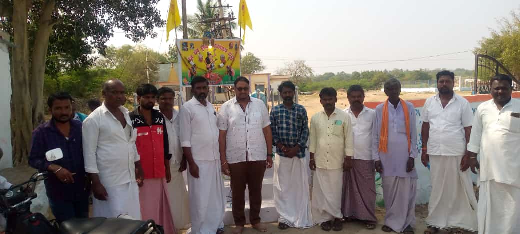 prasannapatilpp's tweet photo. ಕನ್ನಾಳ ಗ್ರಾಮದಲ್ಲಿ ಕಾರ್ಯಕರ್ತರನ್ನು ಭೇಟಿಯಾಗಿ ಟೀ ಕುಡಿದು ಮಾತನಾಡಸಿ ಬರಲಾಯಿತ್ತು #prasannapatil https://t.co/rhv8xbxU0U