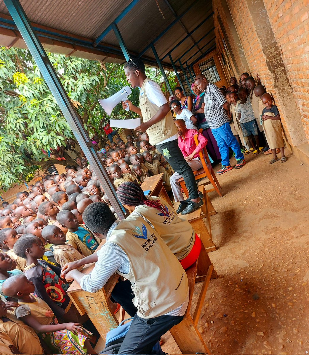Water4Dev's tweet photo. Poursuite des séances de sensibilisation sur les bonnes pratiques d'hygiène et assainissement dans les écoles cibles.

Ce vendredi le 20 Janvier, c'était le tour de l'ECOFO Buhinyuza de la commune Rugombo en @CibitokeProv.

#Water4Dev #WASHinSchool #WASH #SDG6 https://t.co/RIT3XxlEk5