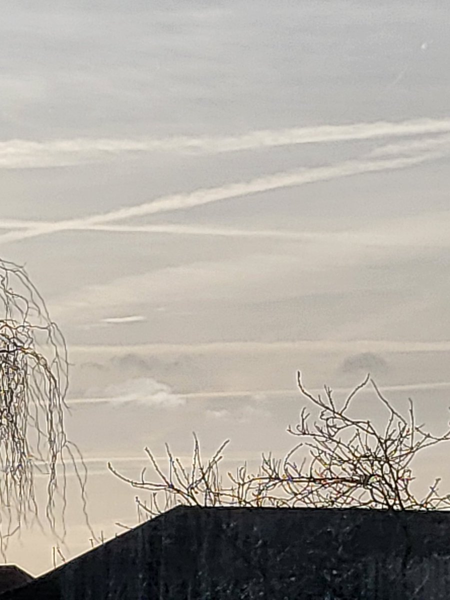 And we're meant to ignore this!? It was bright blue this morning! #stopchemtrails
