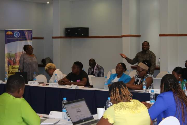 sarsyc's tweet photo. @MARTHOLANAH speaking at the inception meeting of Sexuality Education Transformation (SET) project. She highlighted that the GEAR Alliance led by @SAYWHATOrg has a big opportunity to create a strong movement of community based organizations.
@amplifyfund https://t.co/EdAkIeQ480