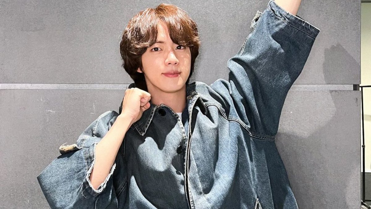 BTS’ Jin awarded with a vacation after his team won the military talent show celebrating Seollal

#BTSJIN #JIN #SEOKJIN #SeokjinArticle #SeokjinCharts 

READ: pinkvilla.com/entertainment/…