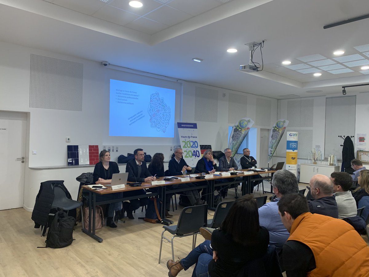 DancourtP's tweet photo. Le #maillage du territoire un point important pour cette #rep #pmcb et la @RégionHauts-de-France pour cette présentation multi eco organismes a @Villed'Arras avec #ElodieRIVIERE @ValdeliaPro #recyclage #reutilisation #upcycling #occasion https://t.co/0b30iftWZ7