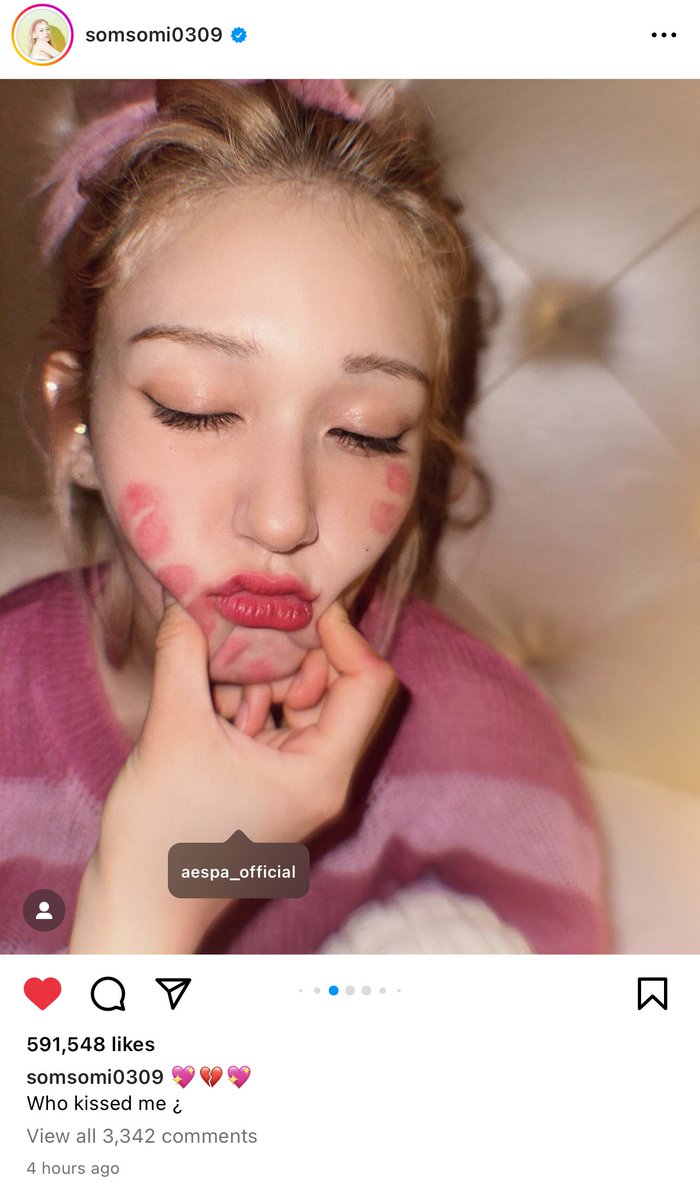 wntrult's tweet image. GISELLE KISSED SOMI??!!!