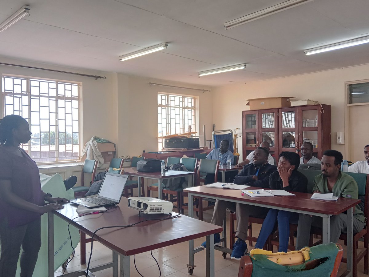 MUST_EM's tweet photo. AFEM Keystone Course Day 1
Dr. Sarah giving a presentation on Handover and one sentence patient summaries.
#whyMUSTEM
#emergencymedicine
#futureemergencyphysicians https://t.co/8d4rFeT9XN