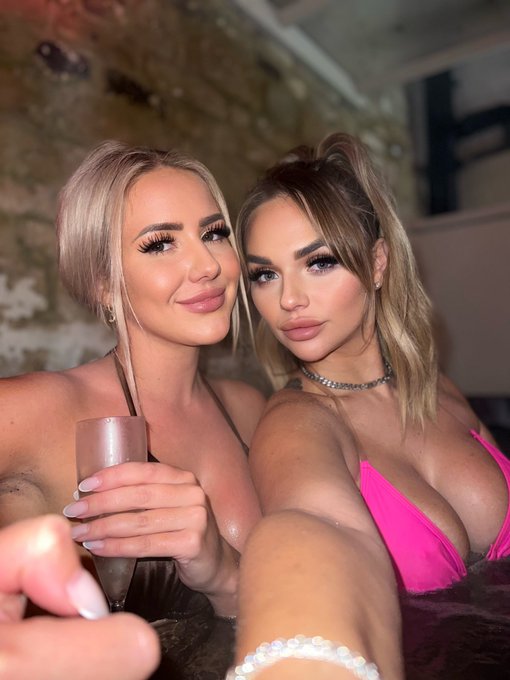 Me &amp; @onlybonniebrown are off to Amsterdam on Wednesday!😜  Help us get up to no good..  &pound;emilieraex 💰<a class="tags" href="/tag/onlybonniebrown">@onlybonniebrown</a><a href="/tag/newprofilepic"class="tags"><span>#newprofilepic</span></a>