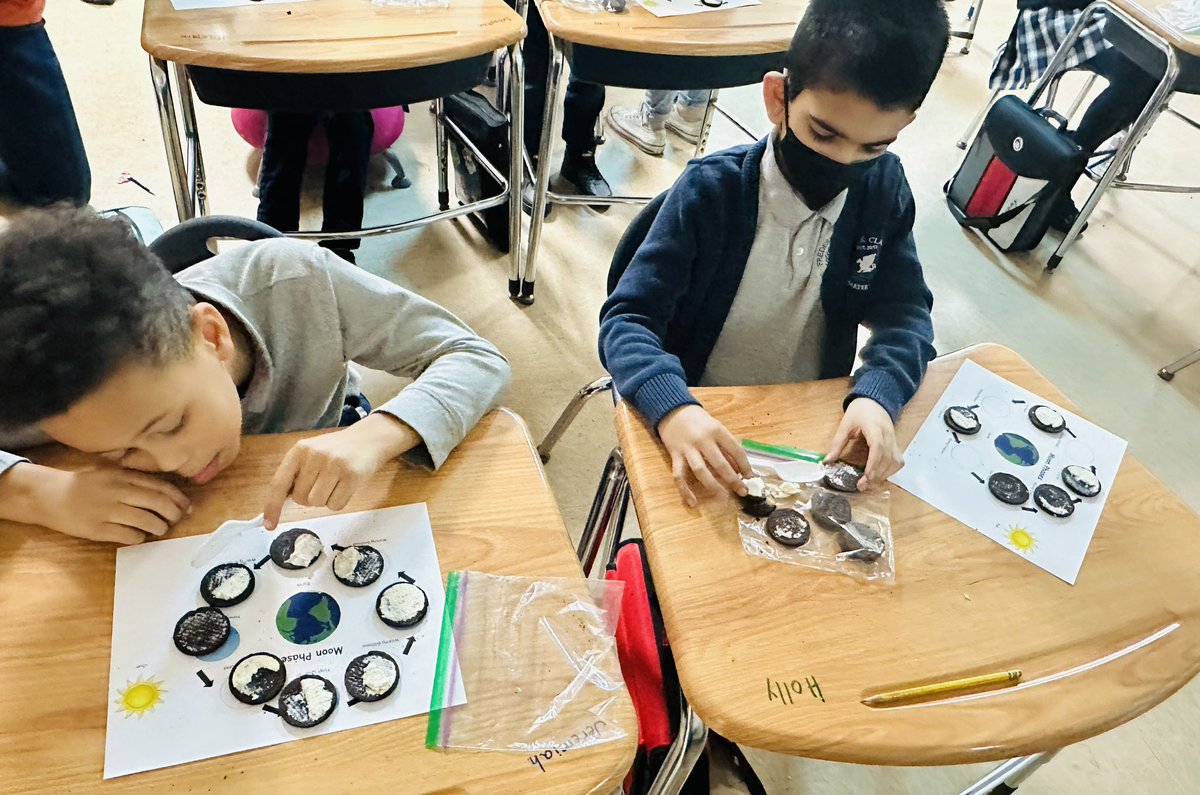 FCCS_School's tweet photo. FCCS’ 2nd graders are studying the Phases of the Moon! They had a great time creating each phase using Oreos! Thank you for this creative and fun project Mrs. Weber!
@FCPSMaryland
#fcpsmd #truegoodbeautiful #classicaleducation #fcpsmaryland #frederickmd https://t.co/Thn8zRd7u6