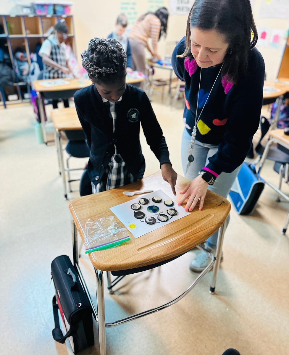 FCCS_School's tweet photo. FCCS’ 2nd graders are studying the Phases of the Moon! They had a great time creating each phase using Oreos! Thank you for this creative and fun project Mrs. Weber!
@FCPSMaryland
#fcpsmd #truegoodbeautiful #classicaleducation #fcpsmaryland #frederickmd https://t.co/Thn8zRd7u6