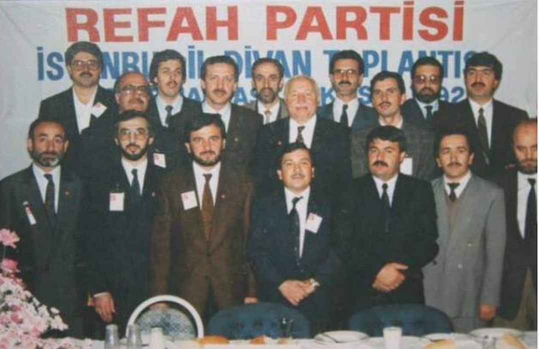 Biz inandığımız yolda bu işe başladık. Sn. Cumhurbaşkanımızın hem yol arkadaşı hem kadim dostu olmaktan herzaman onur ve gurur duydum.Bundan sonrada kendisiyle bu kutlu davaya hizmet etmek bizim için herzaman ayrıcalık olacaktır.
#DünyaLideri
<a href="/RTErdogan/">Recep Tayyip Erdoğan</a>