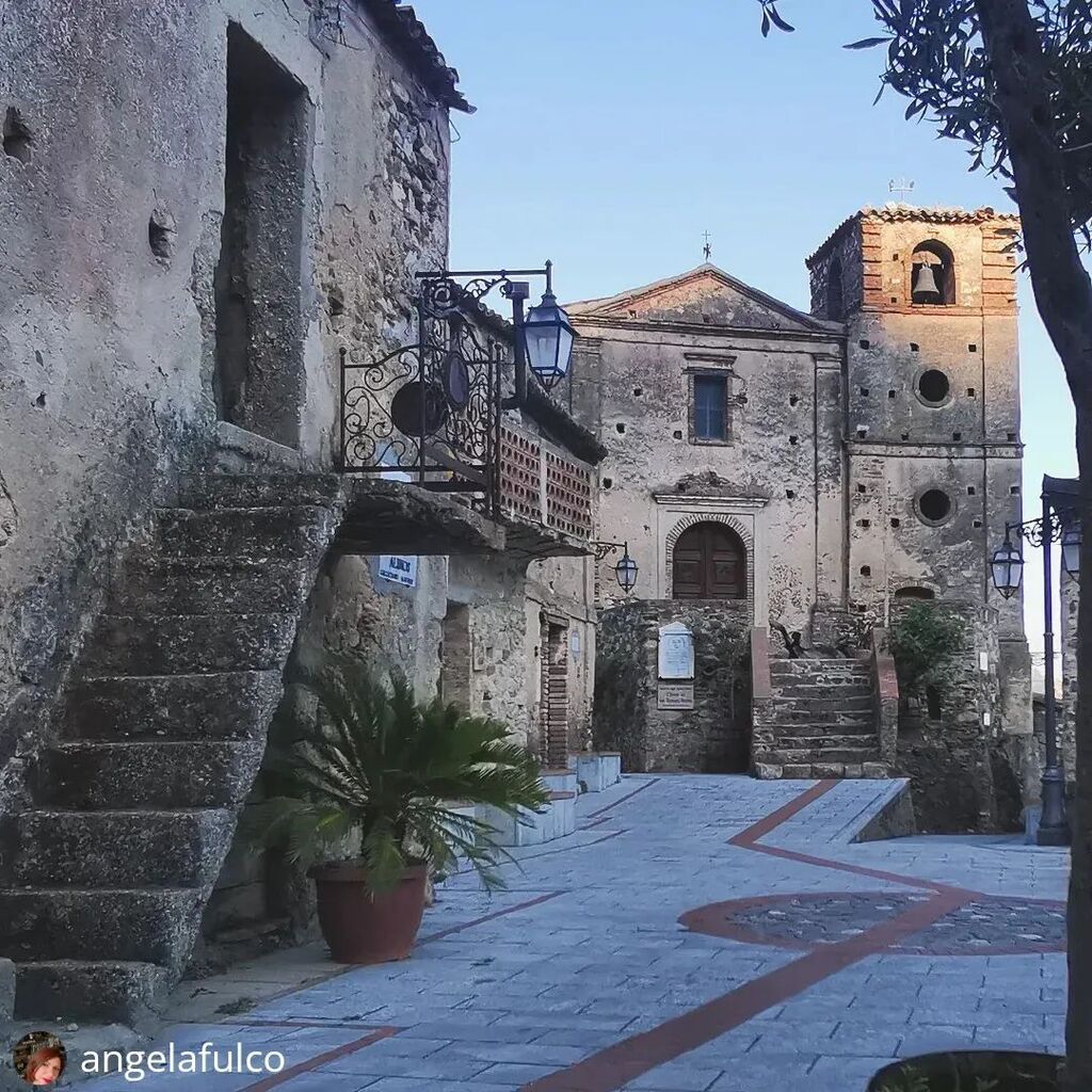 CalabriaTweet's tweet photo. Una cartolina da Gallicianò, nel Comune di Condofuri (RC)! Grazie ad @angelafulco per questo scatto!
#gallicianò #condofuri #reggiocalabria #calabriatweet #borgo #borghitalia #borghi #visititaly #visit #travel #paese #calabriadaamare #calabriagreca #arch… https://t.co/NdOihPuLBE https://t.co/WxXDi4JlYe