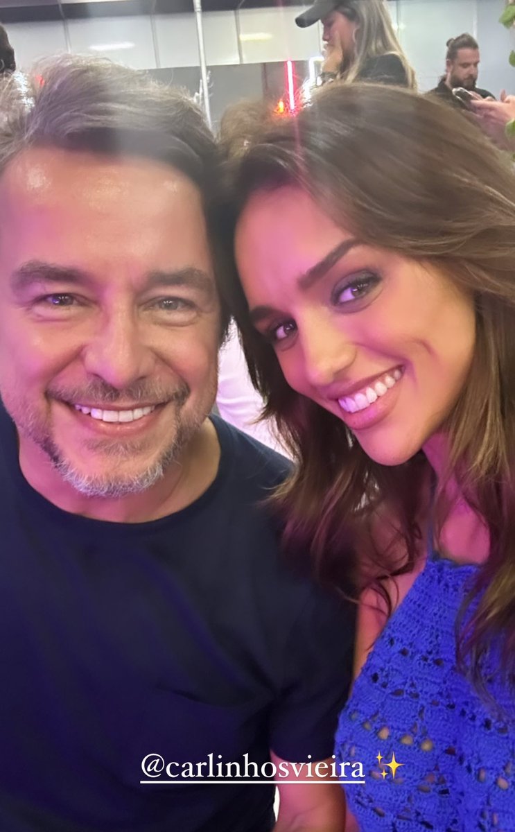 PortalRanu's tweet photo. A música não para e ontem a Rafa usou e abusou do 5G da @TIMBrasil. Música boa + encontro com amigos + velocidade ótima de internet = 💙 #RafaNaTim
— Rafa Kalimann via Stories https://t.co/DnJFWkIo5K