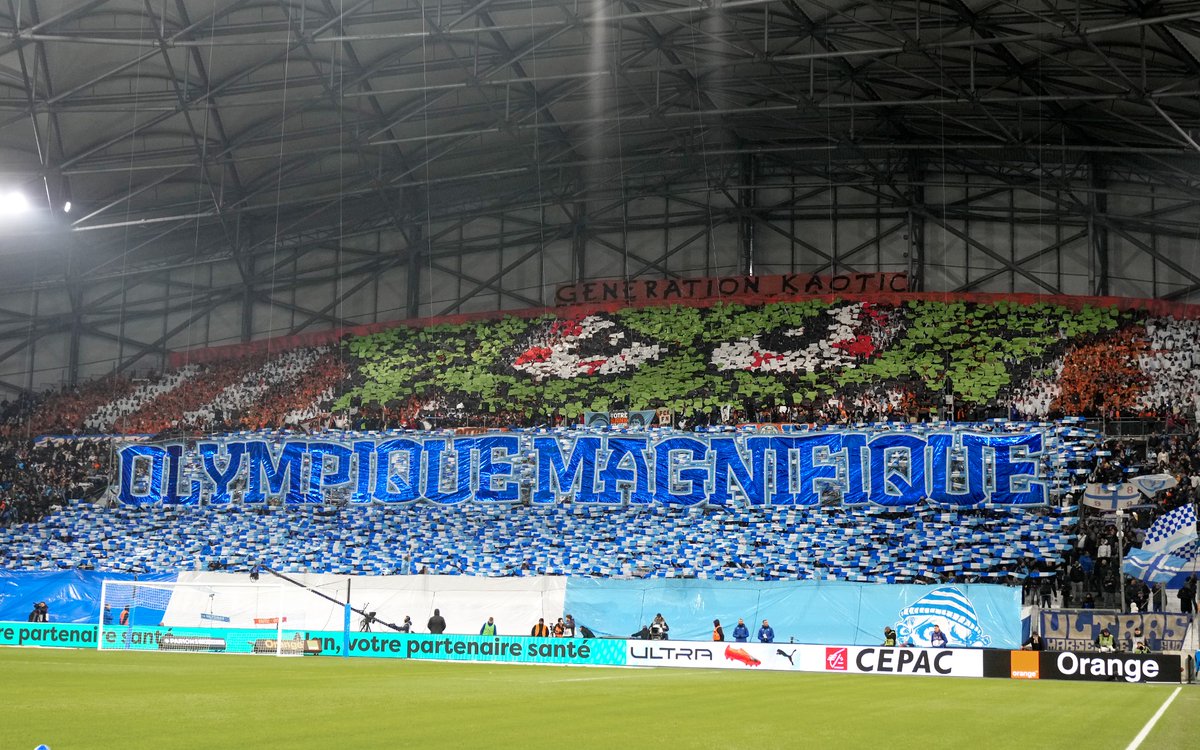 OM_Officiel's tweet photo. 💙 #TEAMOM 

Vous étiez plus de 6️⃣4️⃣0️⃣0️⃣0️⃣ à donner de la voix sur la rencontre #OMASM 🙌 https://t.co/KRRsMwxTFe