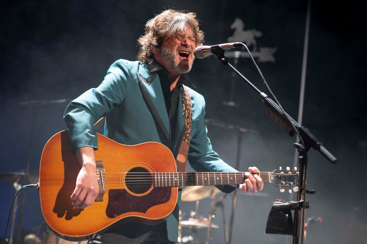 quique_gonzalez's tweet photo. Qué ambientazo el pasado sábado en el Teatro Margarida Xirgu.
Muchísimas gracias a todos los que vinisteis al concierto y por supuesto a los fabulosos músicos de mi banda y a nuestro equipo infalible.

Quique.

📸 Sergi Fornols (I, II y III) y Fgn_72 (IV) https://t.co/cvfeiCj8Eh
