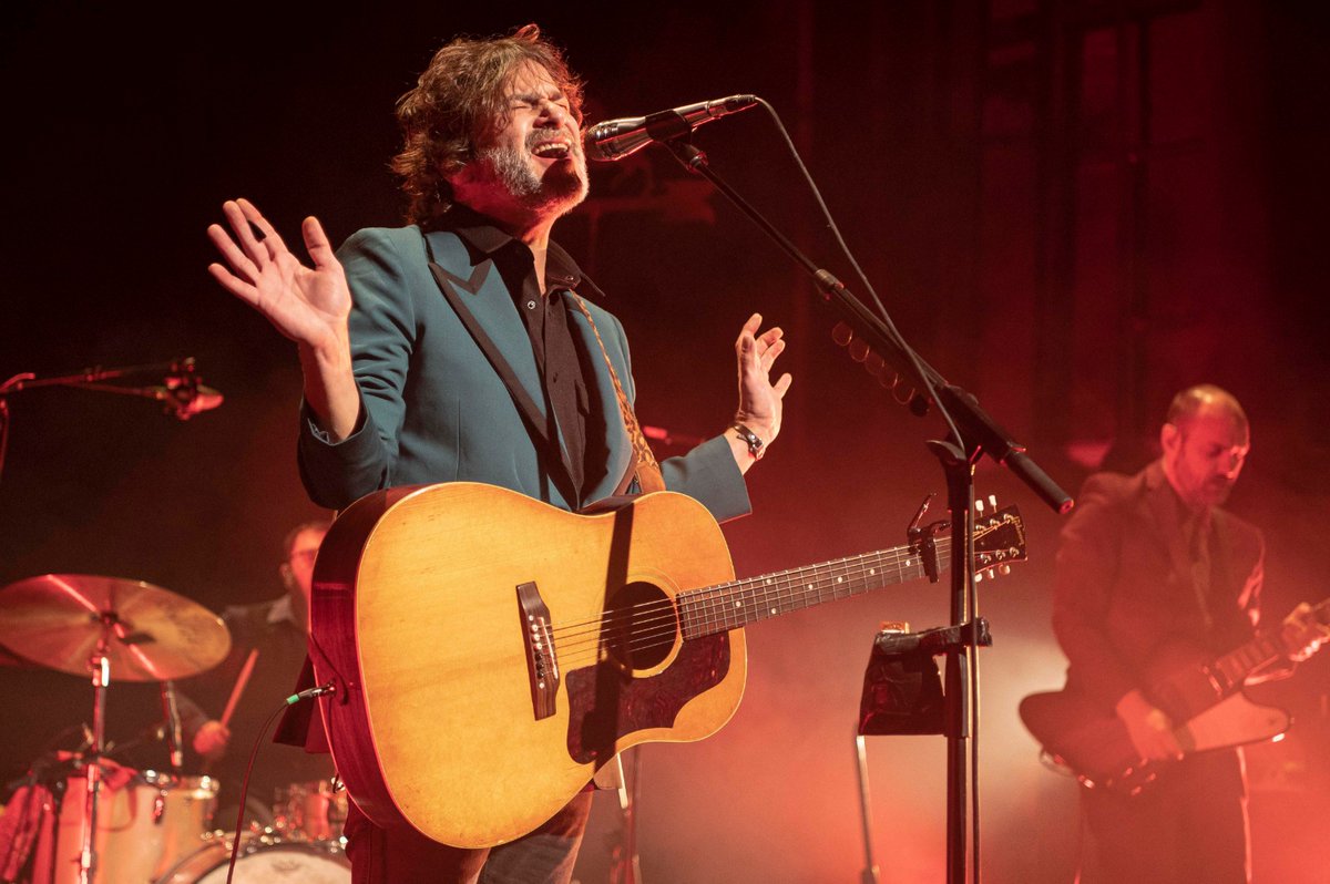 quique_gonzalez's tweet photo. Qué ambientazo el pasado sábado en el Teatro Margarida Xirgu.
Muchísimas gracias a todos los que vinisteis al concierto y por supuesto a los fabulosos músicos de mi banda y a nuestro equipo infalible.

Quique.

📸 Sergi Fornols (I, II y III) y Fgn_72 (IV) https://t.co/cvfeiCj8Eh