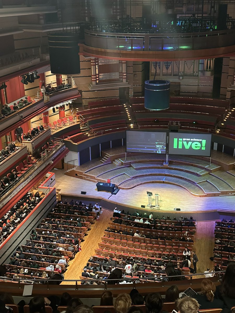 peacheyscience's tweet photo. We have arrived #gcsesciencelive @gcsesciencelive @LyndonSchool @Summit_LT https://t.co/ZaVconf93D