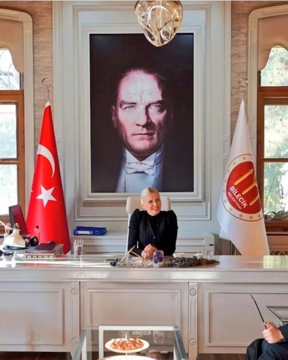 birsenaltuntas1's tweet photo. Çağdaş ve Laik Türk kadını ışığını ve güzelliğini, "BİR ÇİFT MAVİ GÖZ"den aldı hep, almaya da sonsuza kadar devam edecek. Kadınlarımızla gurur duyuyoruz. #MelekMızrakSubaşı https://t.co/eqV3V1YMAq
