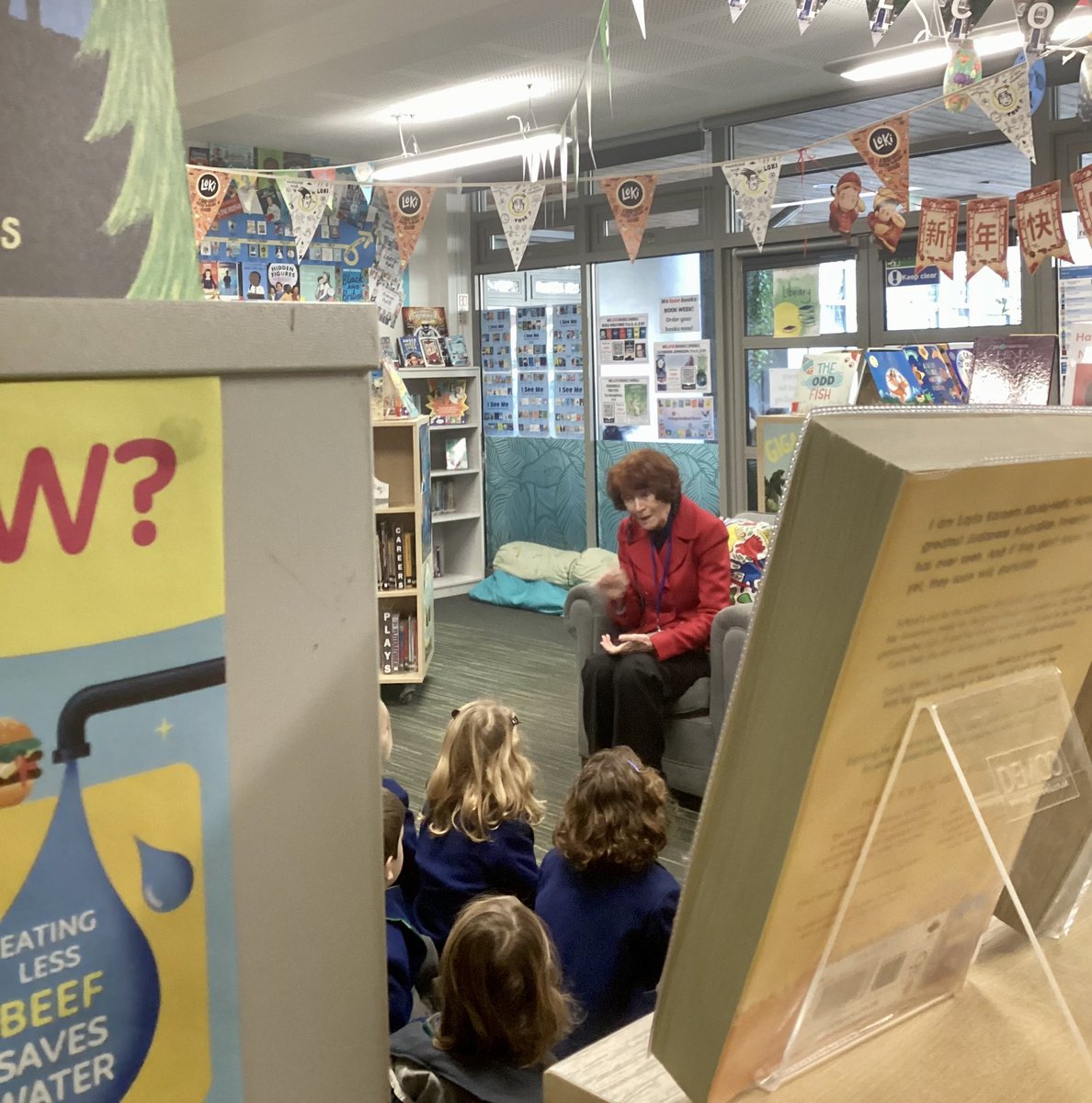 Peeking in to the @RPPS_Library to see Mrs Blair back and fully embracing #NationalStorytellingWeek! #HanselandGretel #Transfixed #Storytelling @RPPSlondon 

Lots of wonderful resources from @Literacy_Trust here: literacytrust.org.uk/resources/nati…